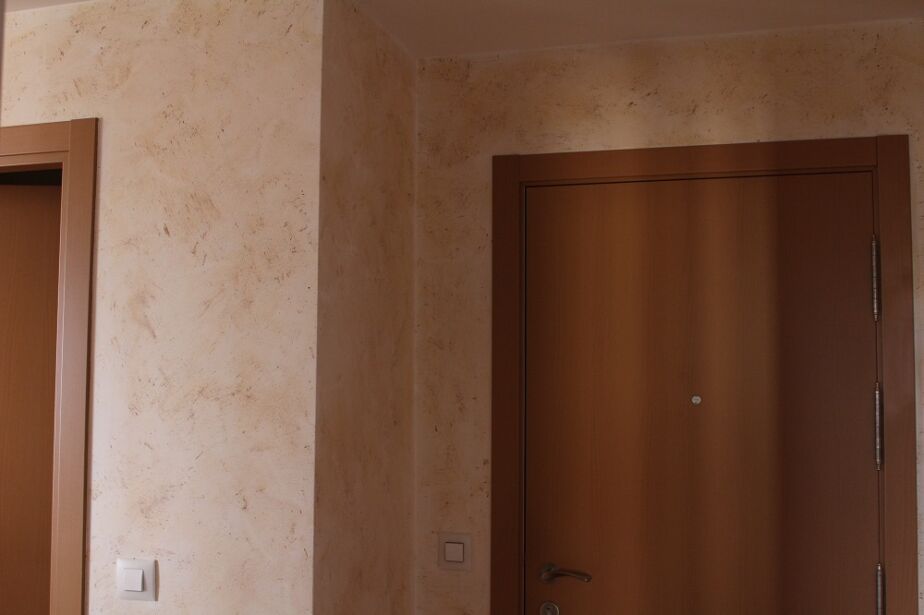 pared entrada marrón