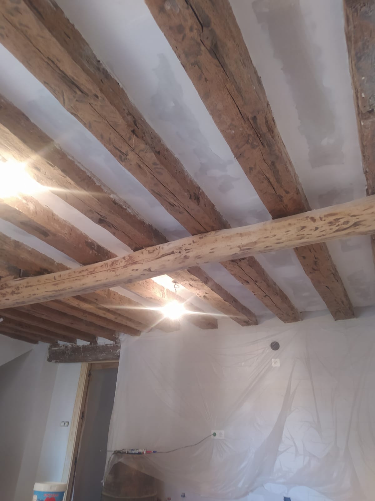 techo vigas de madera antes